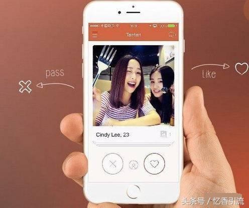 目前“约炮一哥”探探APP，使用脚本可以轻松吸入男粉300