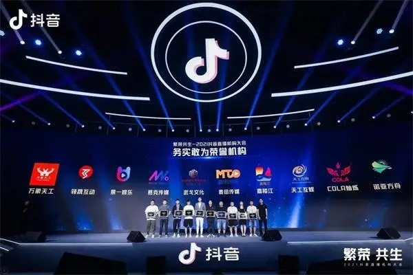 各位大神，做自媒体，火山该怎么养号，抖音该怎么养号？为什么抖音动不动就说搬运，所有作品自己做？